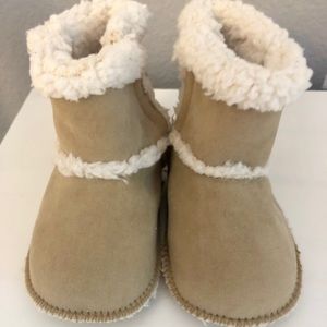 Gymboree boots size 18-24 months